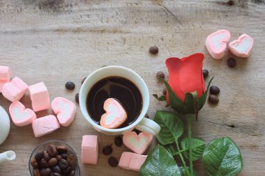 sıcak kahve ile marshmallow