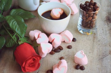 sıcak kahve ile marshmallow