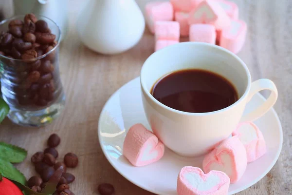 Marshmallows com café quente — Fotografia de Stock