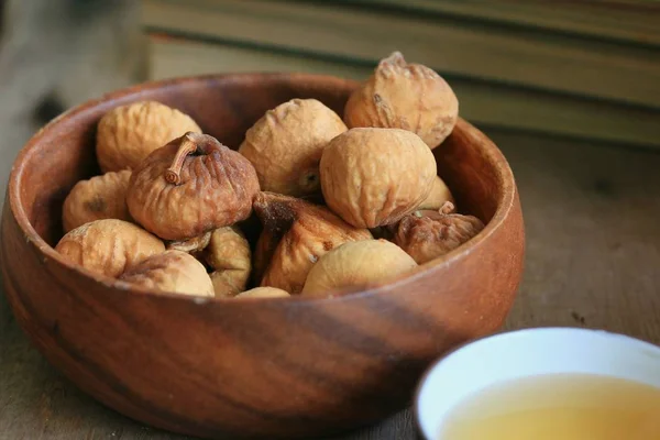 dried fig and hot tea