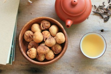 kuru incir ve sıcak çay