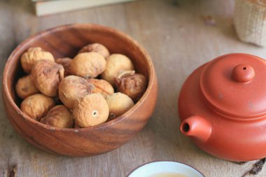 kuru incir ve sıcak çay