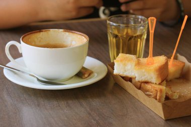 Sıcak kahve ve tost