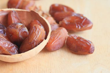 hurma ahşap üzerine