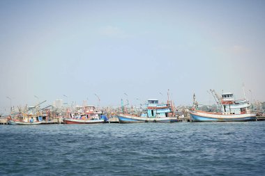 Tekne balıkçılar denizde