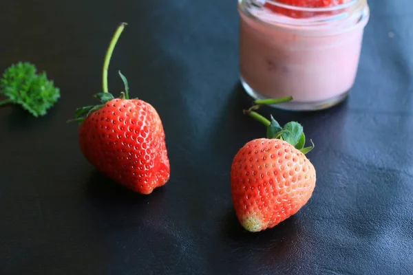 Frullato allo yogurt con fragola — Foto Stock