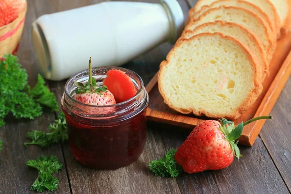 Strawberry jam, kenyér — Stock Fotó