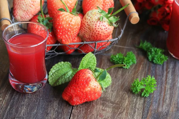 Jus de fraise frais — Photo