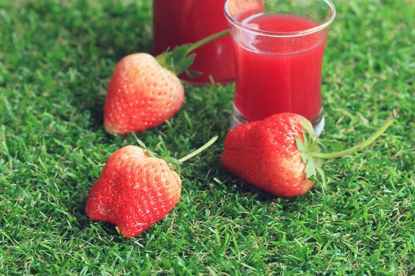 Jugo de fresa con fresco — Foto de Stock