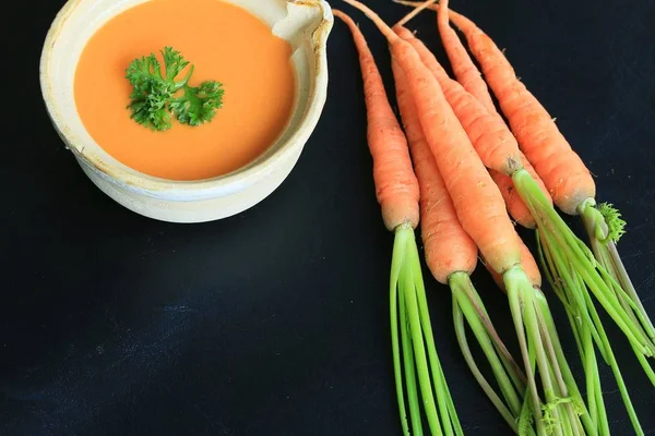 Sopa de zanahoria con fresco — Foto de Stock