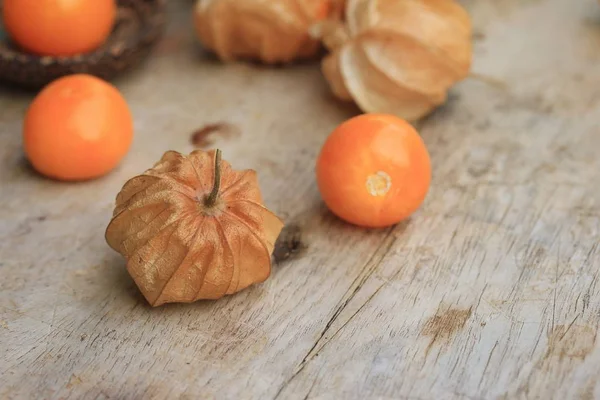 A lot cape gooseberry