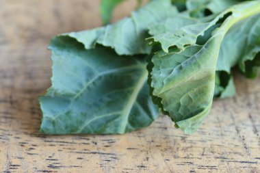 Ahşap üzerinde Çince brokoli