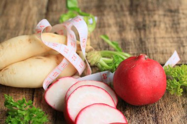 Mezura ile kırmızı turp