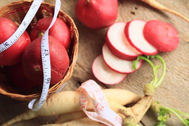 Mezura ile kırmızı turp