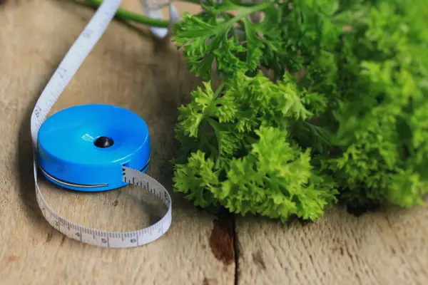 Parsley leaves with tape measure — Stock Photo, Image