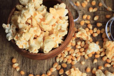 patlamış mısır ile kurutulmuş bkz: