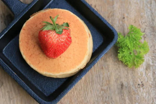 Tasty pancakes with strawberry — Stock Photo, Image