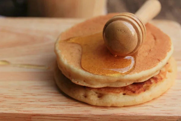 Tasty pancake with honey — Stock Photo, Image