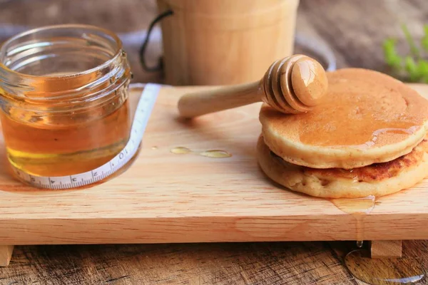 Tasty pancake with honey — Stock Photo, Image