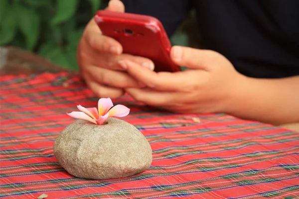 Woman using smart phone — Stock Photo, Image