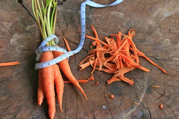 Fresh carrot on wood — Stock Photo, Image