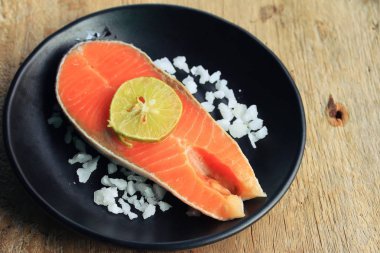 Limonlu somon balığı