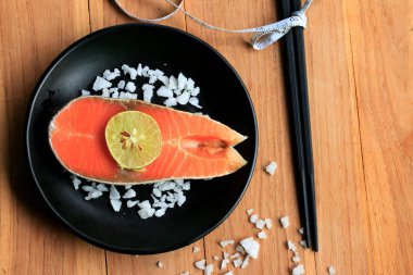 Limonlu somon balığı