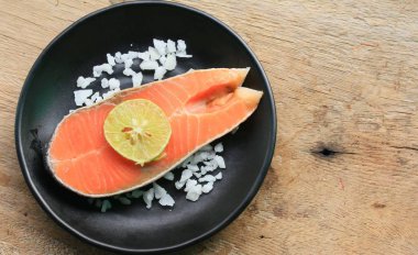 Limonlu somon balığı