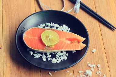 Limonlu somon balığı