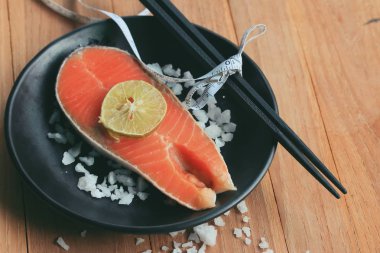 Limonlu somon balığı