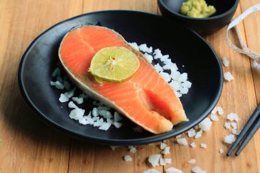 Limonlu somon balığı