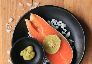 Limonlu somon balığı