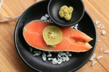 Limonlu somon balığı