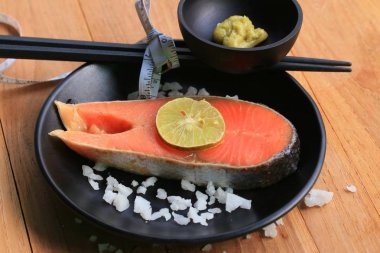 Limonlu somon balığı