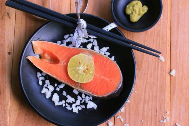 Limonlu somon balığı