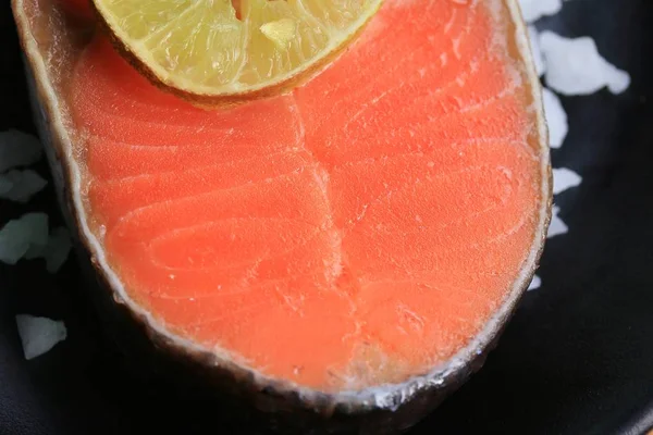Salmón con limón — Foto de Stock