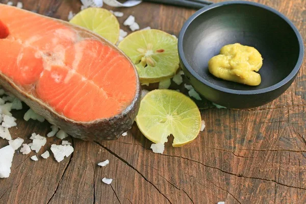 Salmón con limón — Foto de Stock