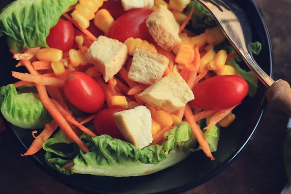 Mixed fresh vegetable salad — Stock Photo, Image