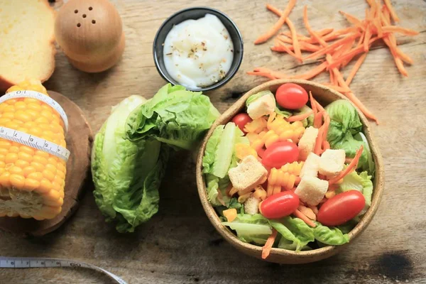 Gemengde verse plantaardige salade — Stockfoto