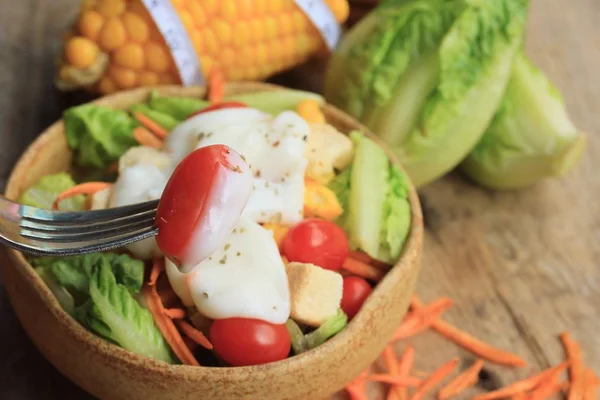 Salada de legumes frescos misturados — Fotografia de Stock