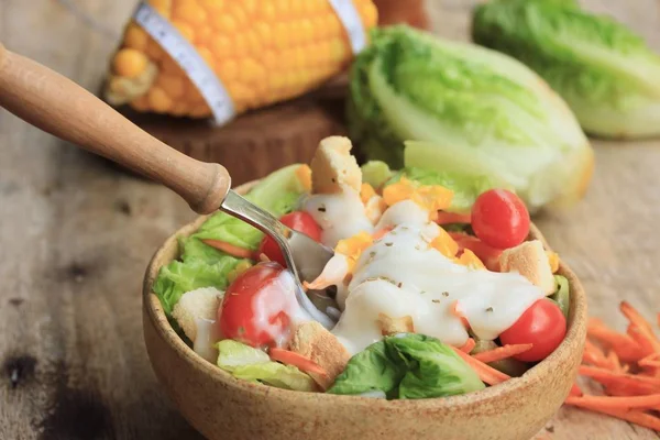 Salada de legumes frescos misturados — Fotografia de Stock