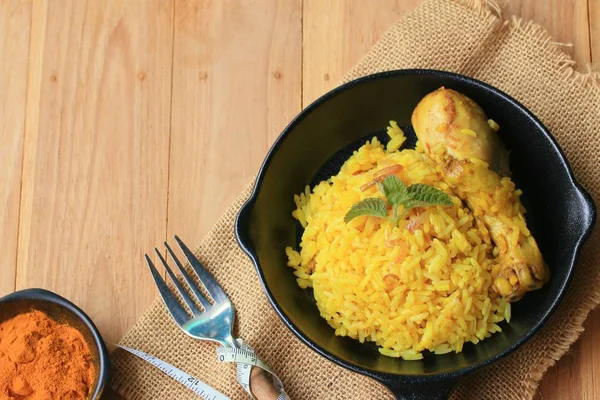 Arroz biryani con pollo — Foto de Stock