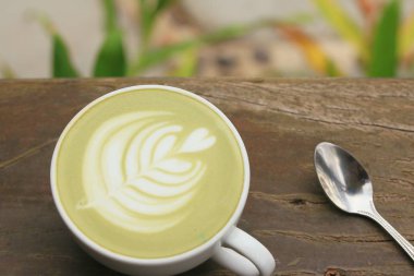 Lezzetli sıcak yeşil çay