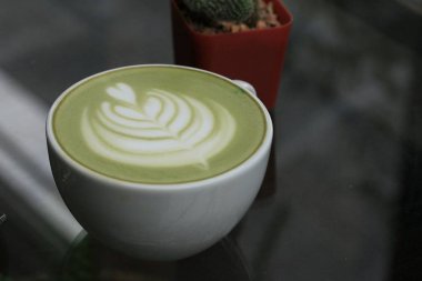 Lezzetli sıcak yeşil çay