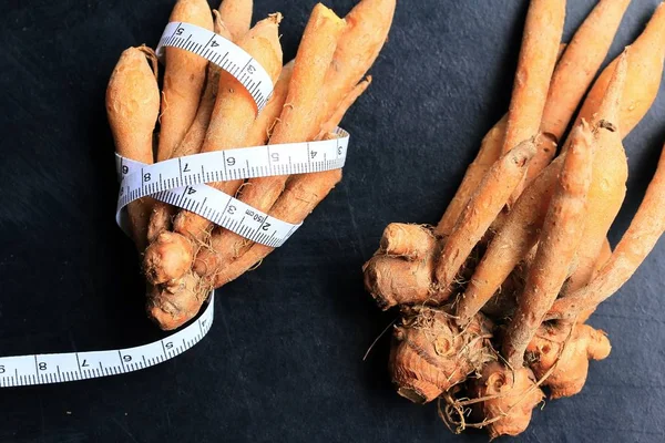 Ginger root on wood — Stock Photo, Image