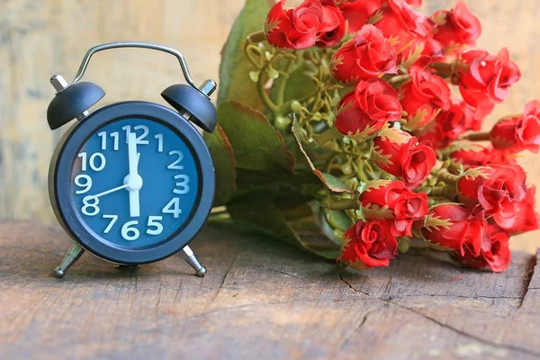 Time clock on wood vintage — Stock Photo, Image