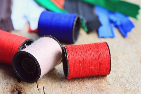 Thread spool and zipper — Stock Photo, Image