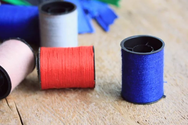 Thread spool and zipper — Stock Photo, Image