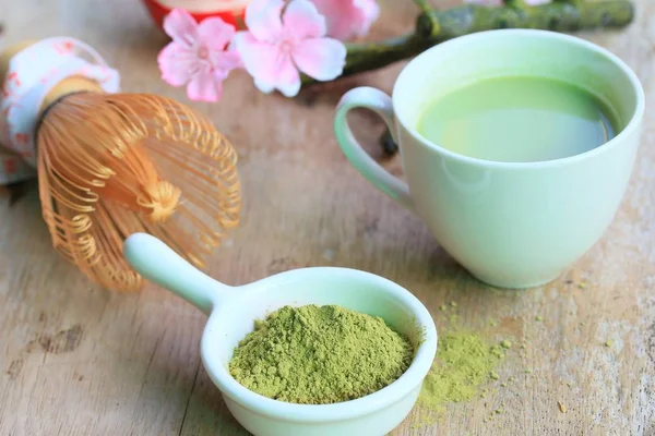 Hot green tea with powder — Stock Photo, Image