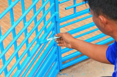 Erkek çelik çit boyalı